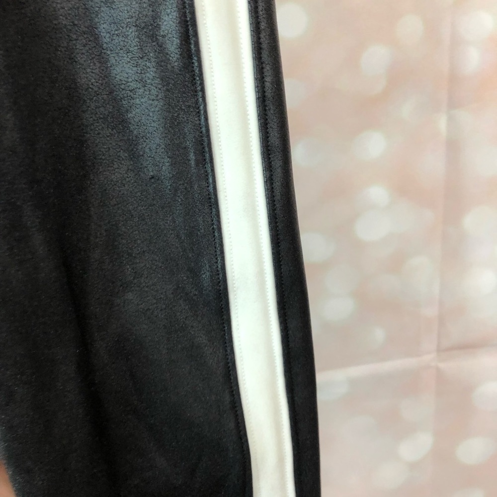 🦄SOLD🦄 SPANX® Faux-Leather Stripe Leggings - Picture 5 of 12